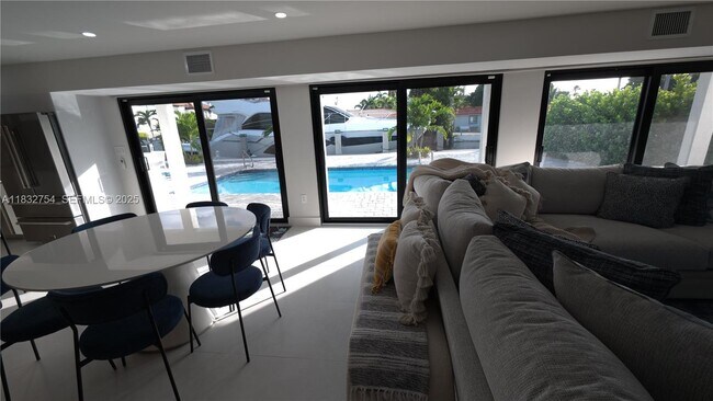 Building Photo - 1240 NE 27th Terrace