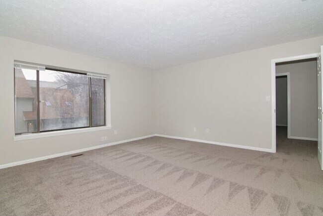 Building Photo - 2 Bedroom Condo