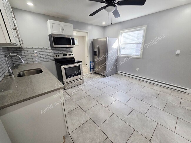 Building Photo - 168 Garfield St