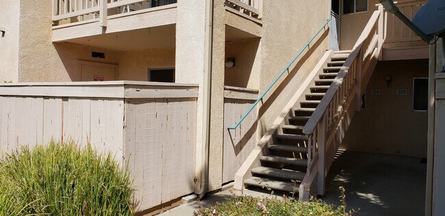 Building Photo - Las Palmas Downstairs Condo