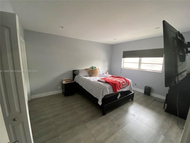 Building Photo - 8400 W Sample Rd