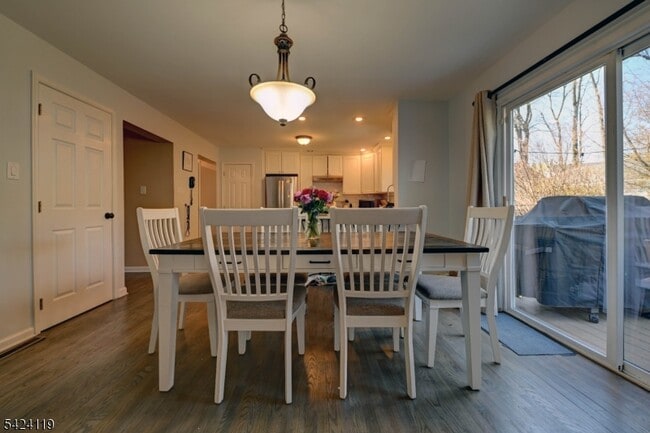 Building Photo - 31 Ashwood Ave