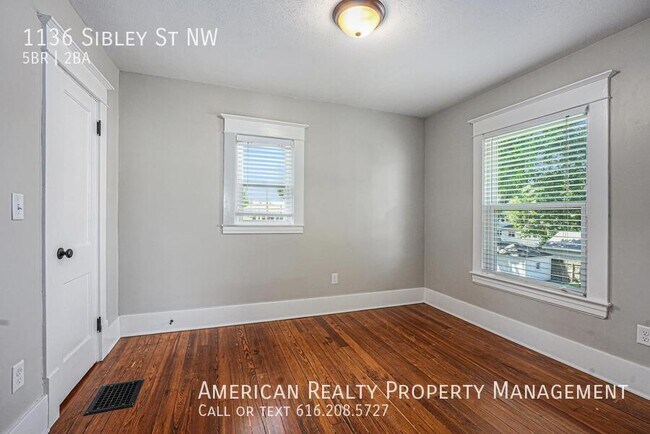 Building Photo - 1136 Sibley St NW