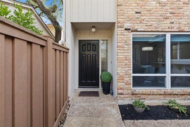 Building Photo - 8346 Summerwood Dr