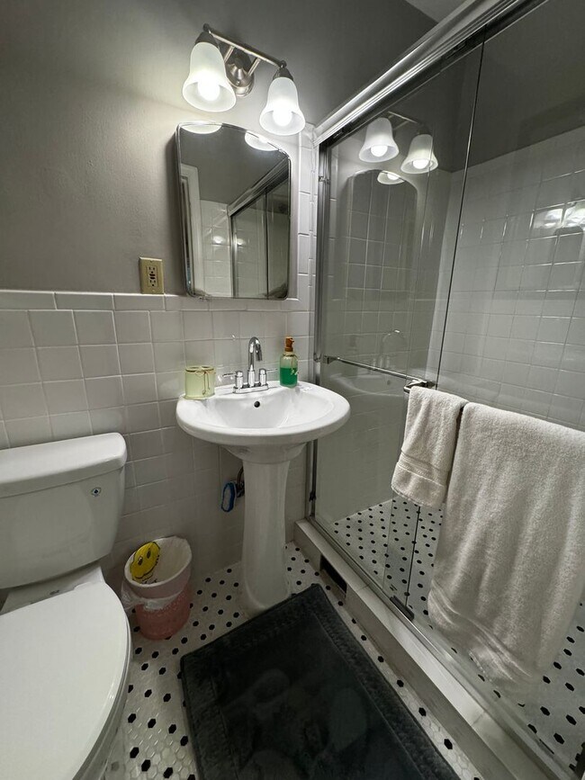 Building Photo - Spacious Furnished 4BR Home with Prime Location Near Marymount and Metro