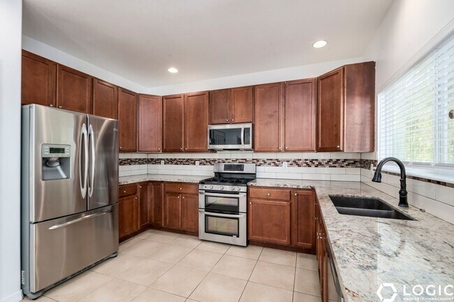 Building Photo - 5878 Arlinridge Dr