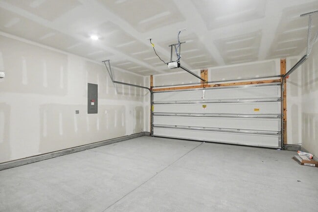 Building Photo - 3084 Claredon St