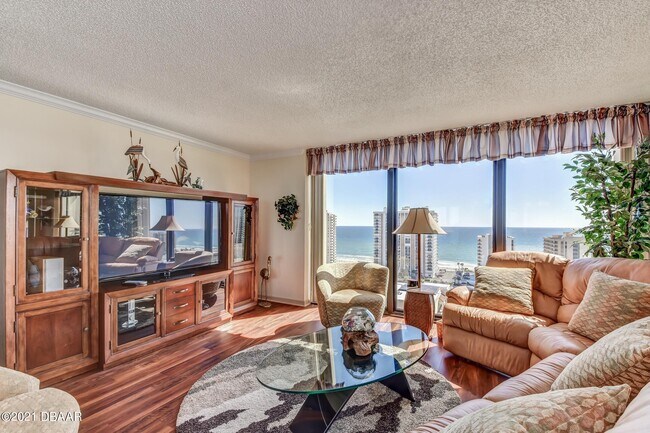 Building Photo - 1 Oceans W Blvd