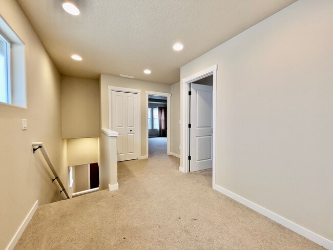 Building Photo - Modern 4-Bedroom Gem | Maintenance-Free Living & Private Side Yard!