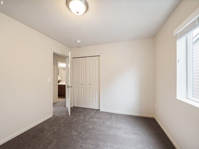 Building Photo - 1326 NE 72nd Way