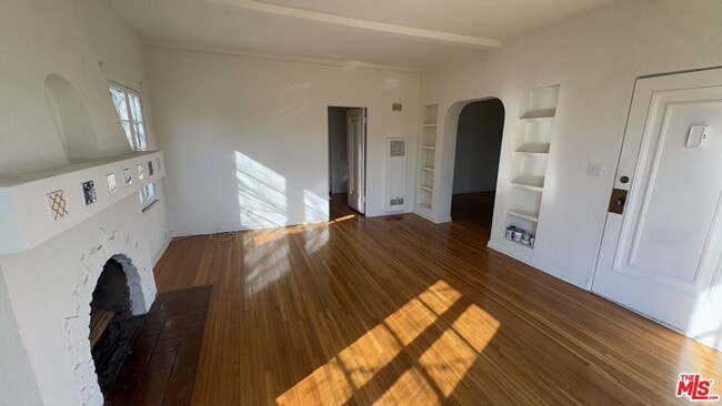 Building Photo - 1553 S Durango Ave