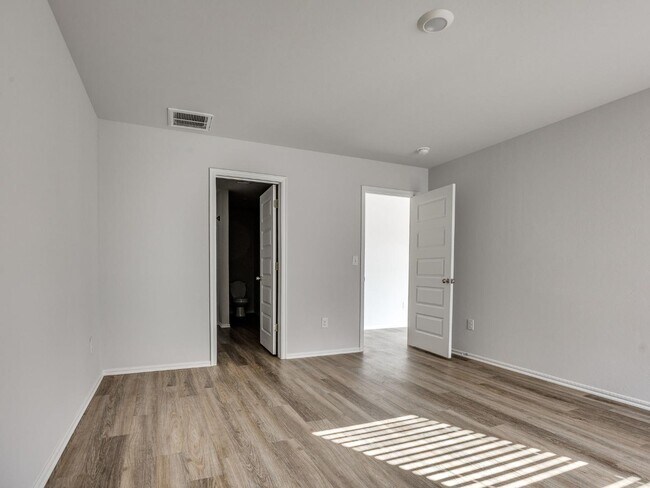 Building Photo - 10044 SW 40th St