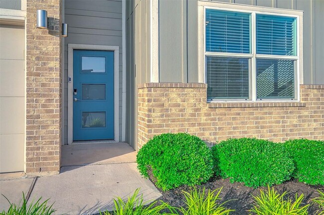 Building Photo - 4613 Tully Dr