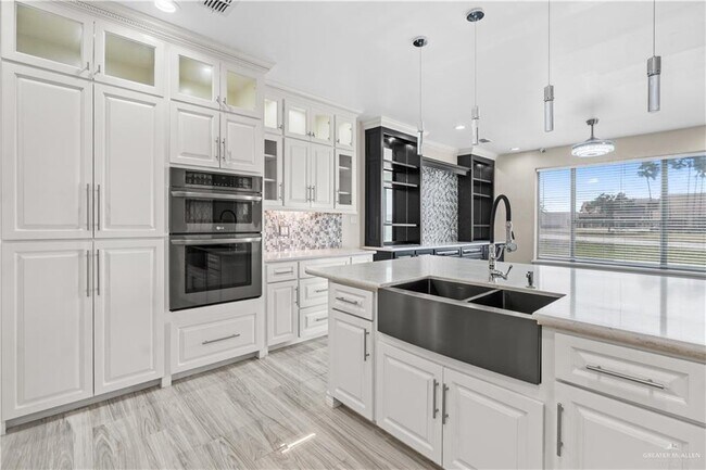 Building Photo - 27 Los Lagos Dr