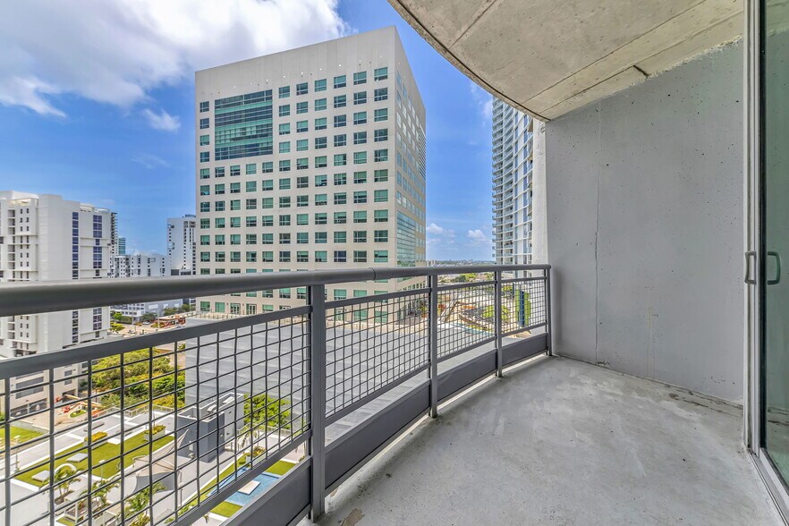 Building Photo - 690 SW 1st Ct