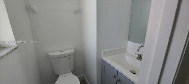 Building Photo - 7960 N Colony Cir