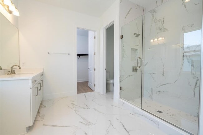 Building Photo - 16044 Pendio Dr