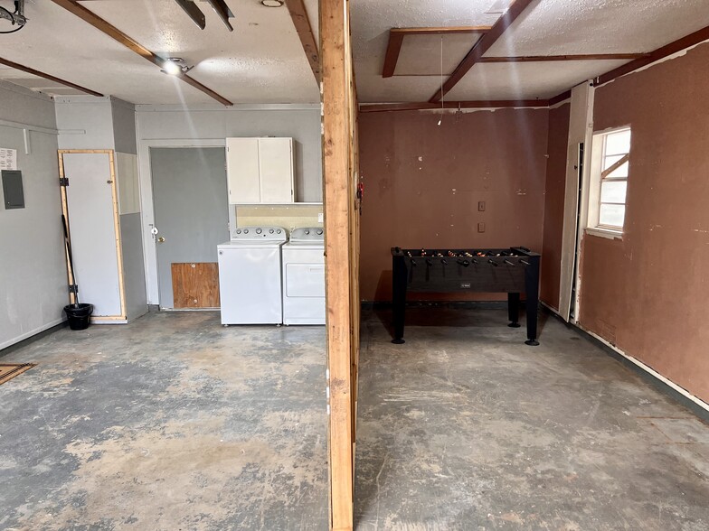 Garage - 8403 Glen Echo