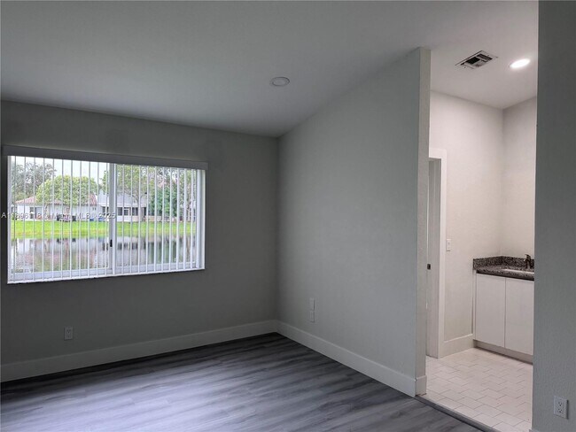 Building Photo - 553 NW 208th Terrace