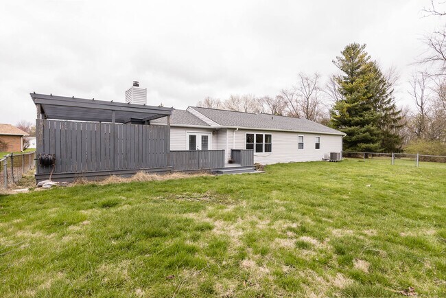 Building Photo - 229 Topaz Ln