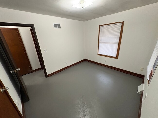 Building Photo - Lovely & Spacious 4-Bed, 2-Bath Single-Family Home Near Everything You Need