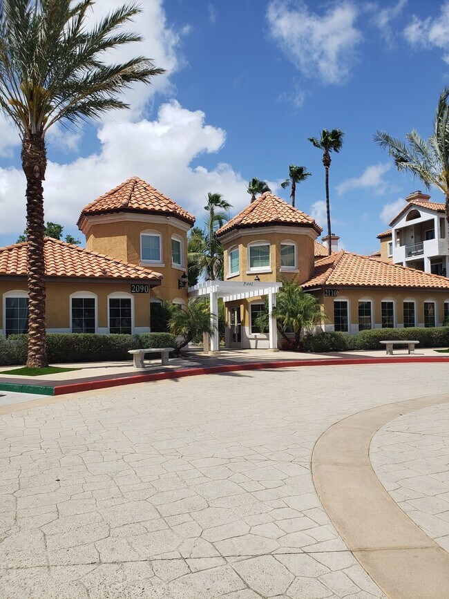 Building Photo - Large 2BD/2BA in Mission Valley - Dual Master Suites! - Open Feel - Quiet, Gated, Central Location!