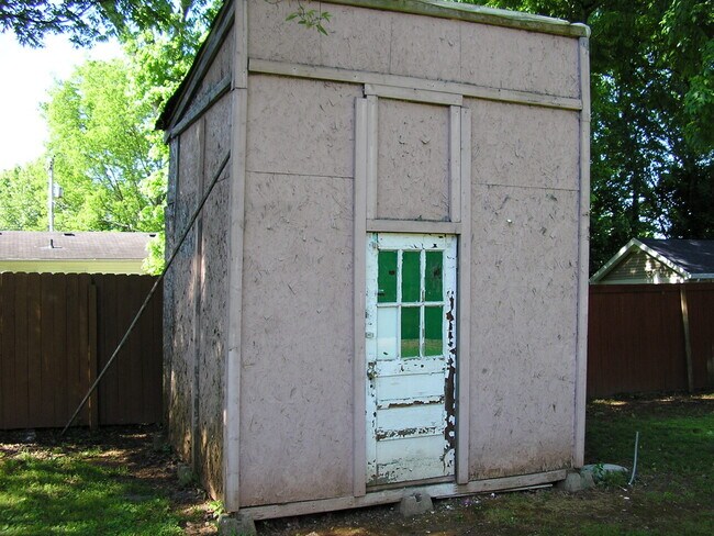 Building Photo - 910 Avery Ct