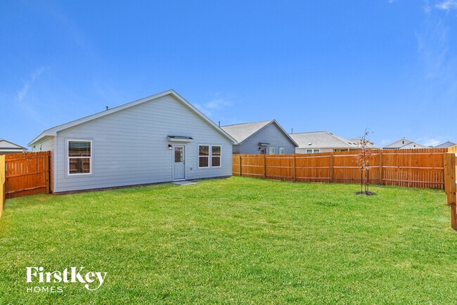 Building Photo - 10714 Vinateros Dr