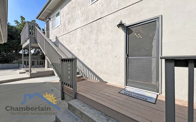 Building Photo - 2 Bedroom/1 Bathroom Coastal Leucadia Duplex!