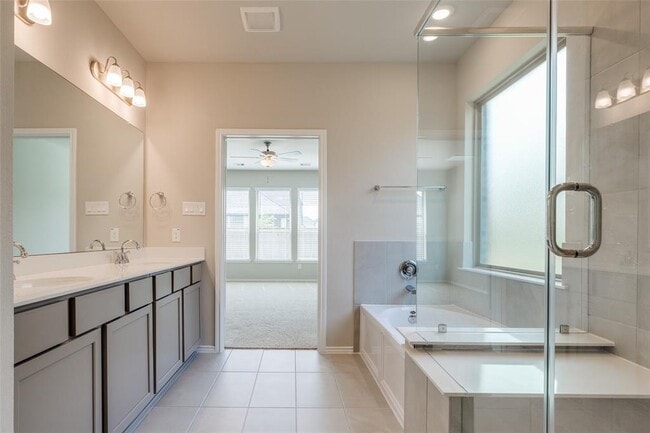 Building Photo - 13727 Magnolia Flint Dr