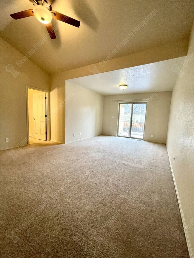 Building Photo - Charming 3-bedroom in heart of Sisters