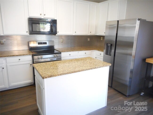 Building Photo - 3804 York Aly