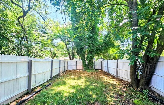 Building Photo - 5643 Dodington Ct