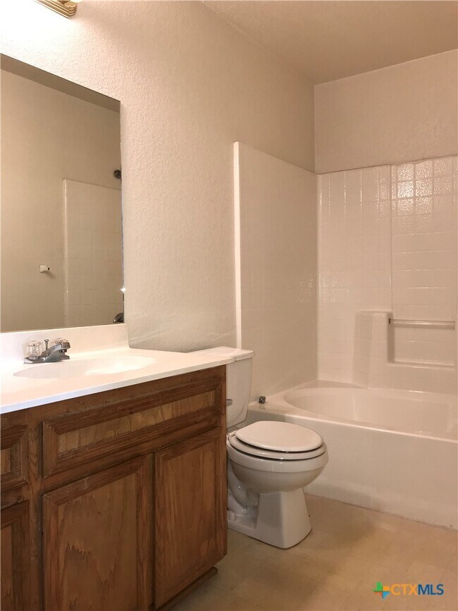 Building Photo - 3209 Raven Dr