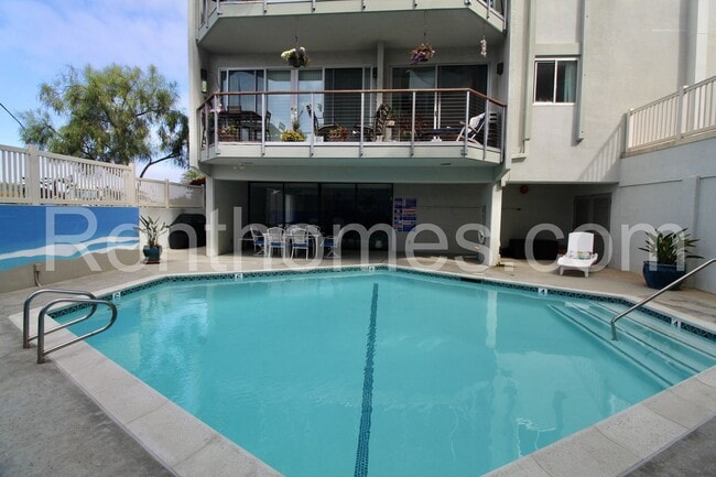Building Photo - La Jolla, 5383 Chelsea St #104, Beautiful Ocean Views, Controlled Access Building and Parking!