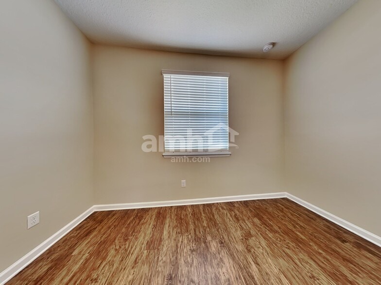 Building Photo - 304 Blossom Way