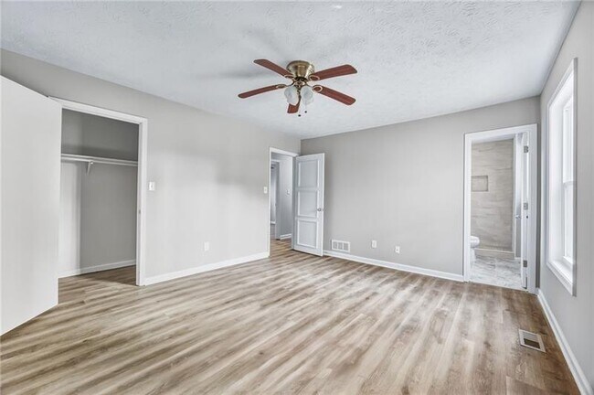 Building Photo - 5825 Stonehaven Dr NW