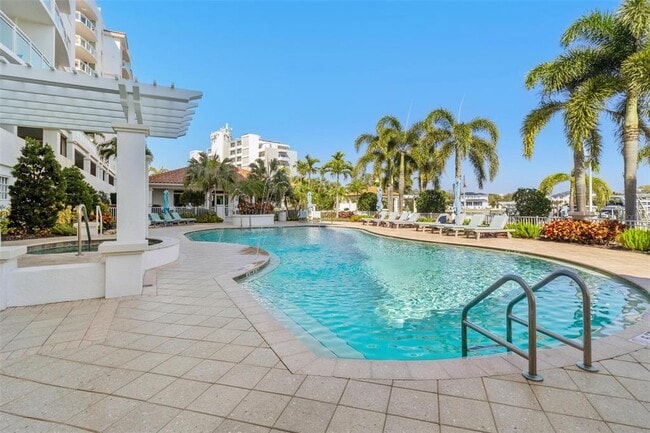 Building Photo - 1325 Snell Isle Blvd NE