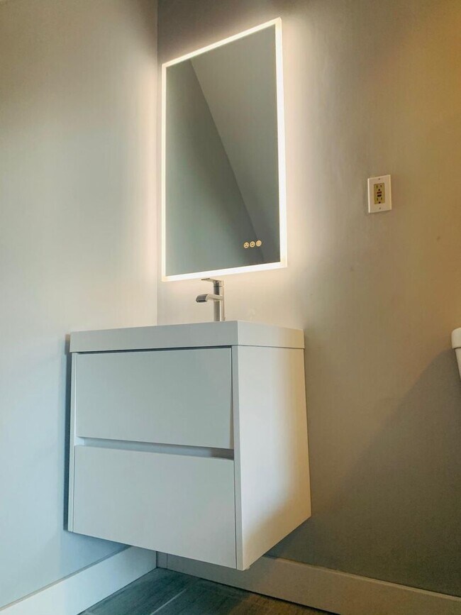 Building Photo - 378 Orchard St