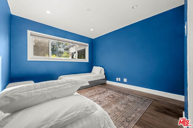 Building Photo - 14034 Valerio St