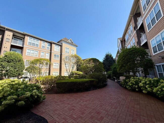 Building Photo - 850 E Main St