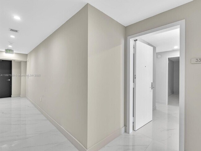 Building Photo - 700 NE 24th St