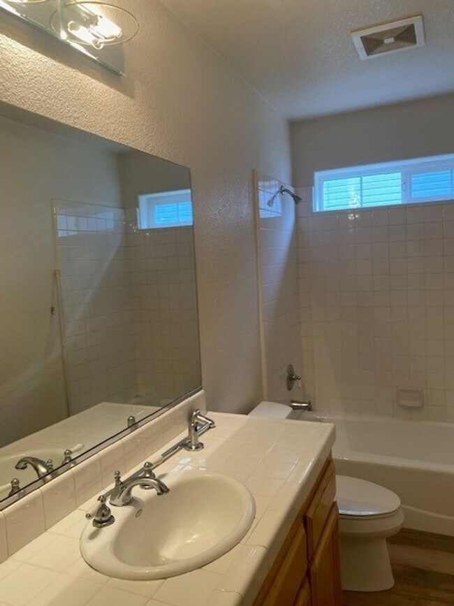 Building Photo - Well Maintained Home in Desirable Grass Va...