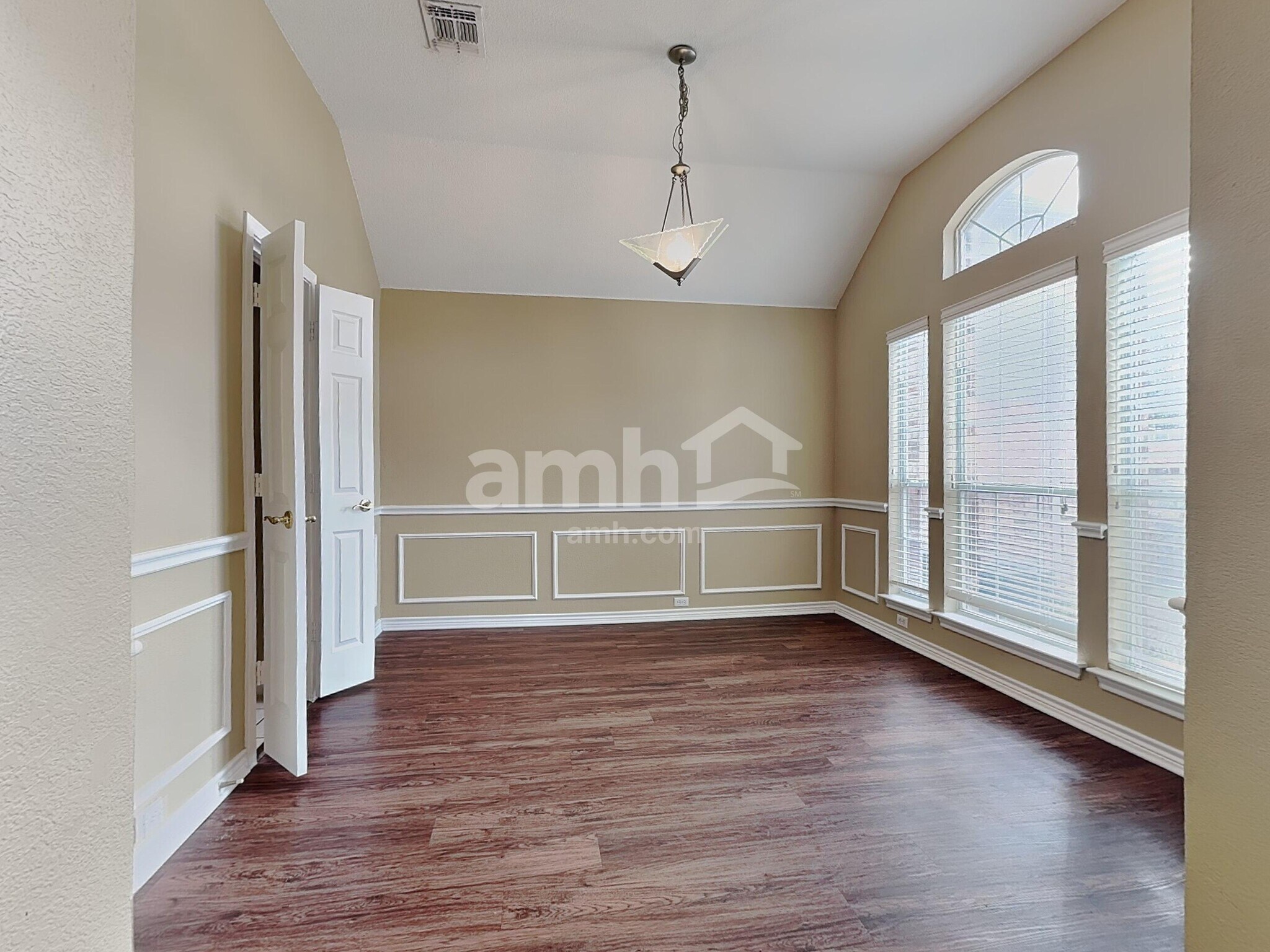 Building Photo - 7441 Sweet Meadows Dr