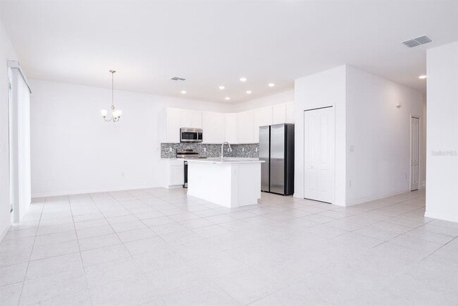 Building Photo - 566 Pawnee Ct