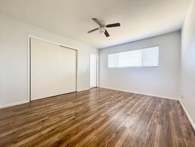 Building Photo - Remodeled Single Level Duplex!
