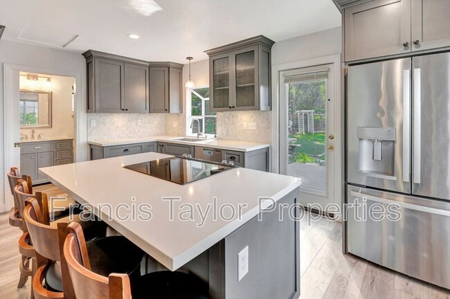 Building Photo - 1129 Rising Hill Way