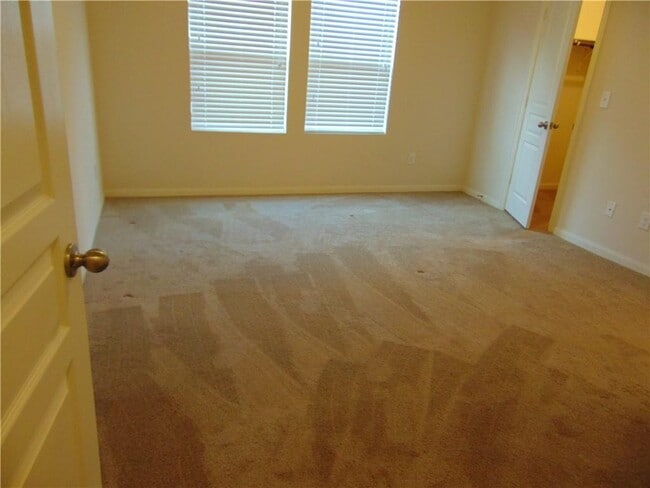 Building Photo - 124 Hollis Ln