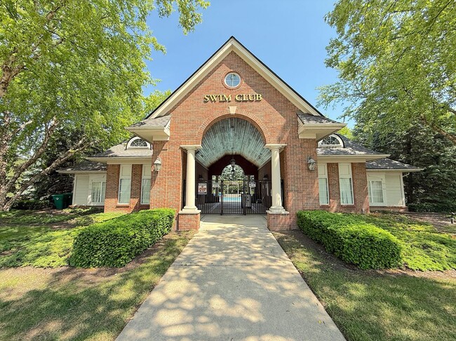 Building Photo - 14201 Chesapeake Cir