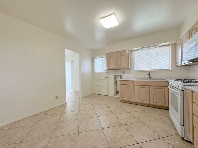 Building Photo - East El Paso 3 bed Refrig A/C!